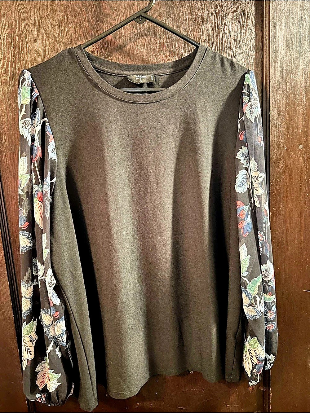 Tanjai Floral Sleeve Blouse in Black Medium Like New